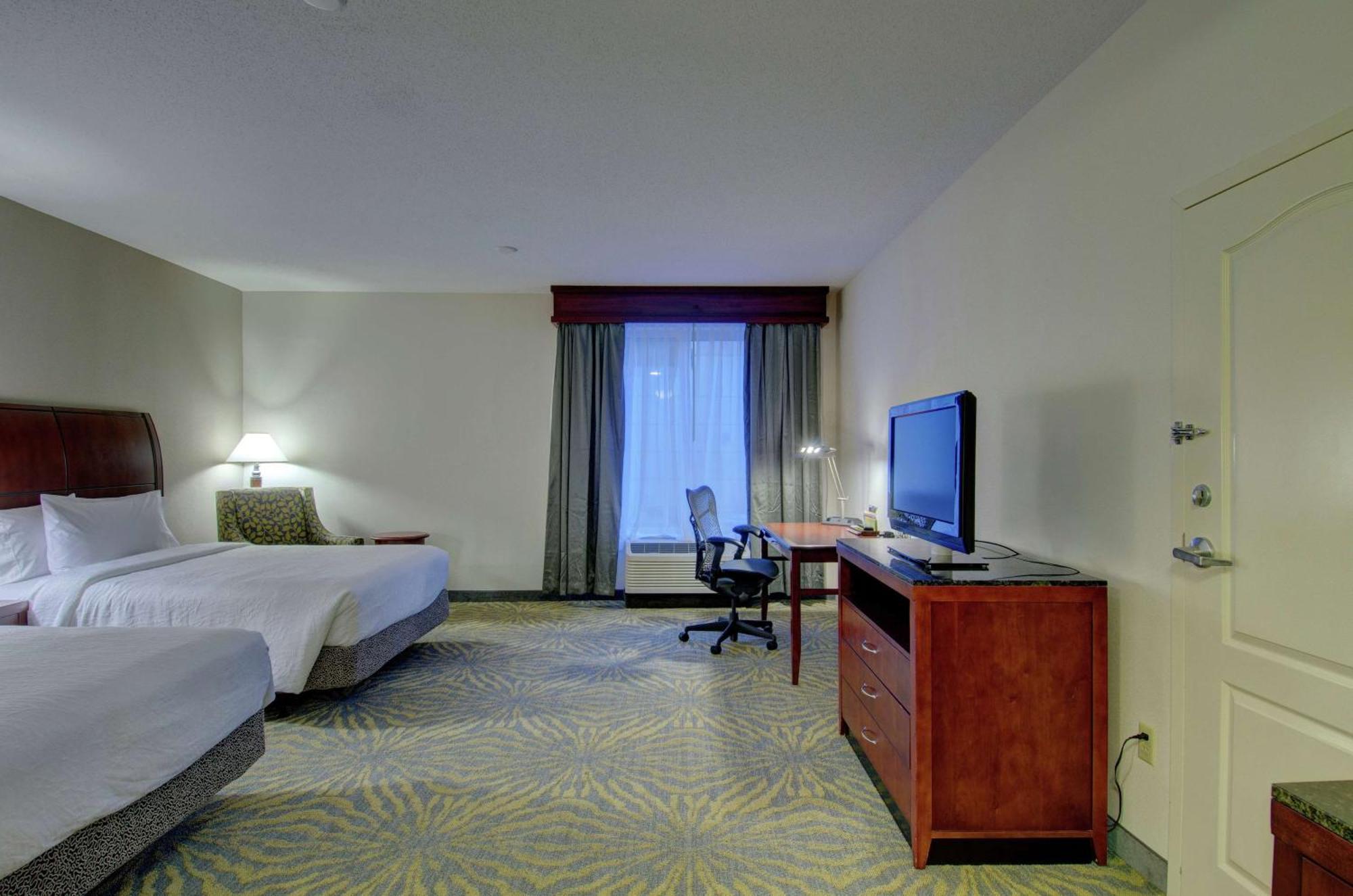 Hilton Garden Inn Norwalk Exterior foto
