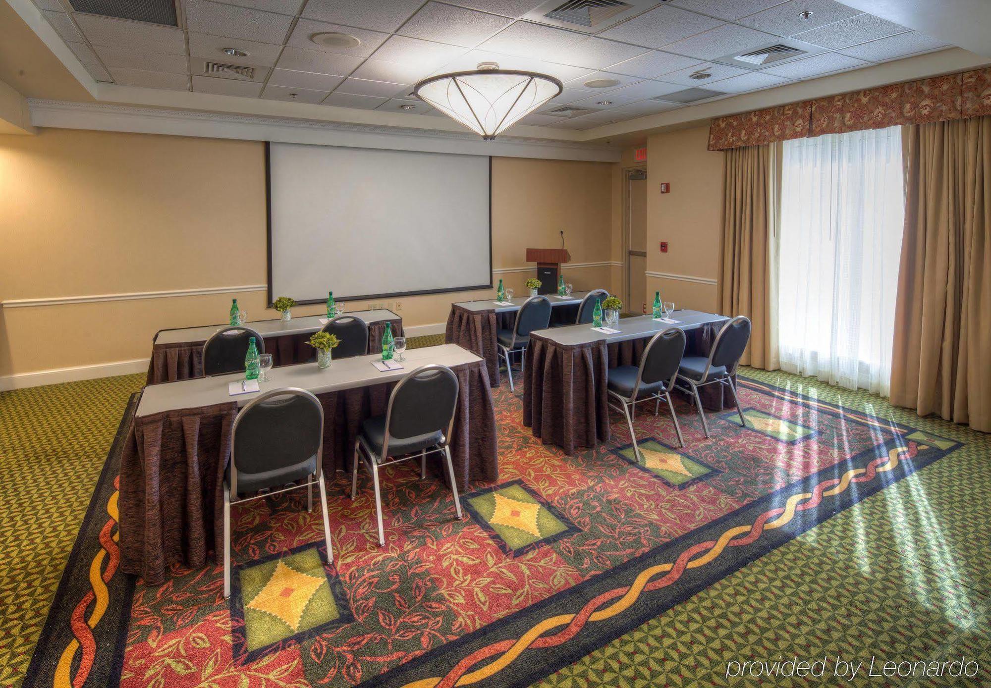 Hilton Garden Inn Norwalk Afaceri foto